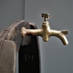 Kinesisk Vandspand med vandhane - sort