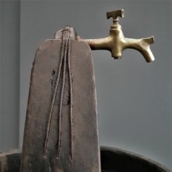 Kinesisk Vandspand med vandhane - sort